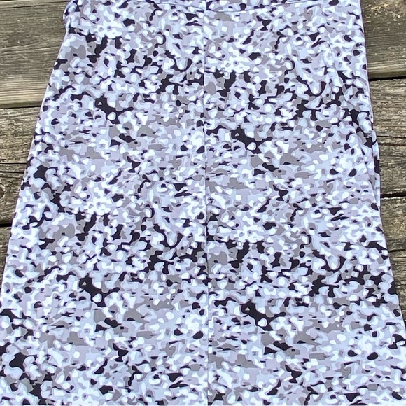 Tiana B. Faux Wrap dress with side tie black gray white size small stretchy - Picture 10 of 10